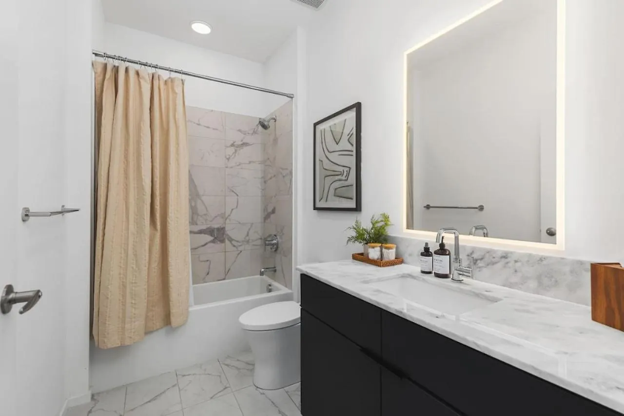Apartment Penthouse With Patio Walk To Downtown 3 Bedrooms 5 Beds Nashville United States