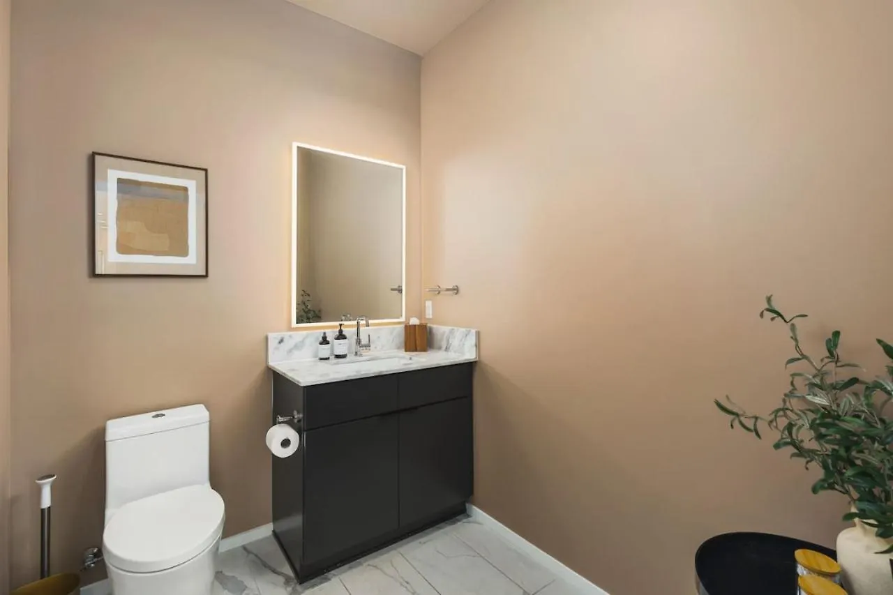 Penthouse With Patio Walk To Downtown 3 Bedrooms 5 Beds Nashville Apartment