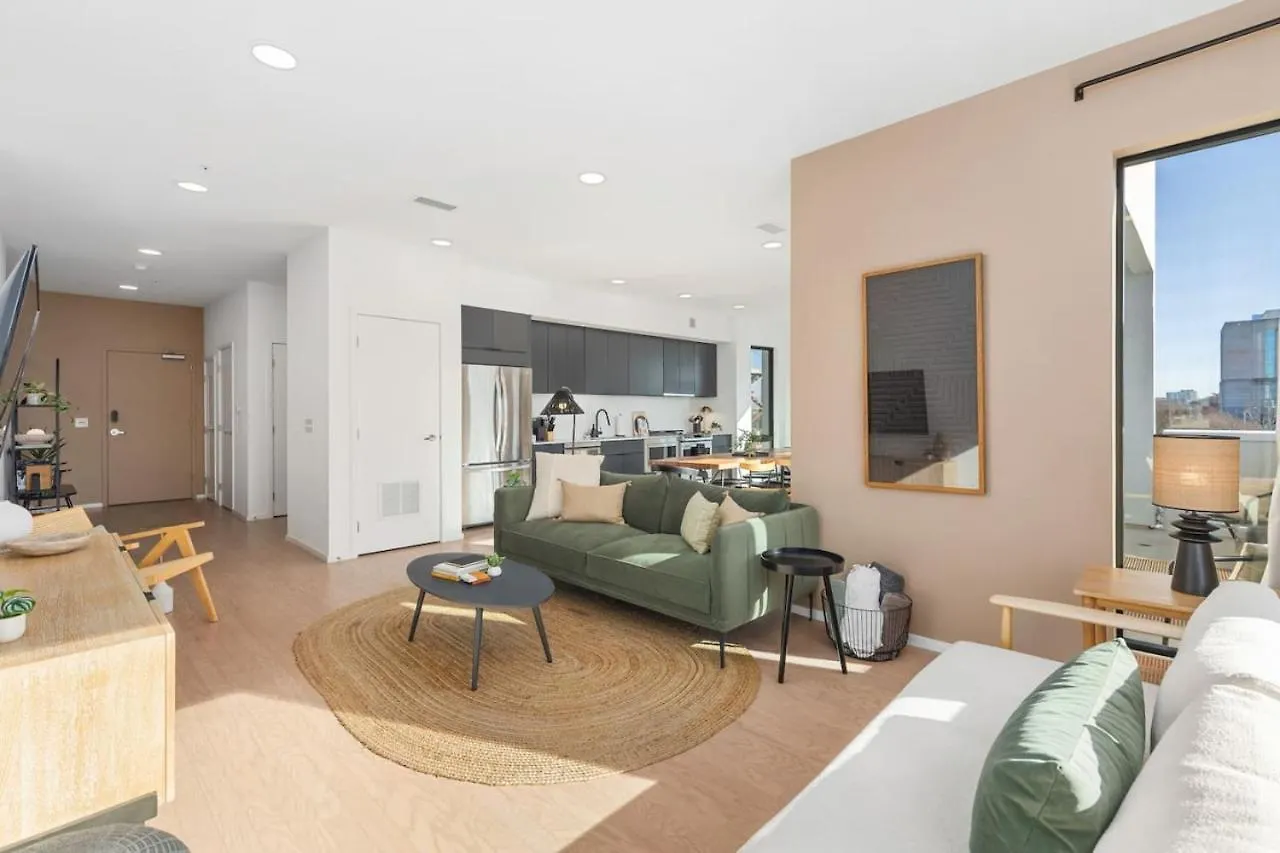 Penthouse With Patio Walk To Downtown 3 Bedrooms 5 Beds Nashville