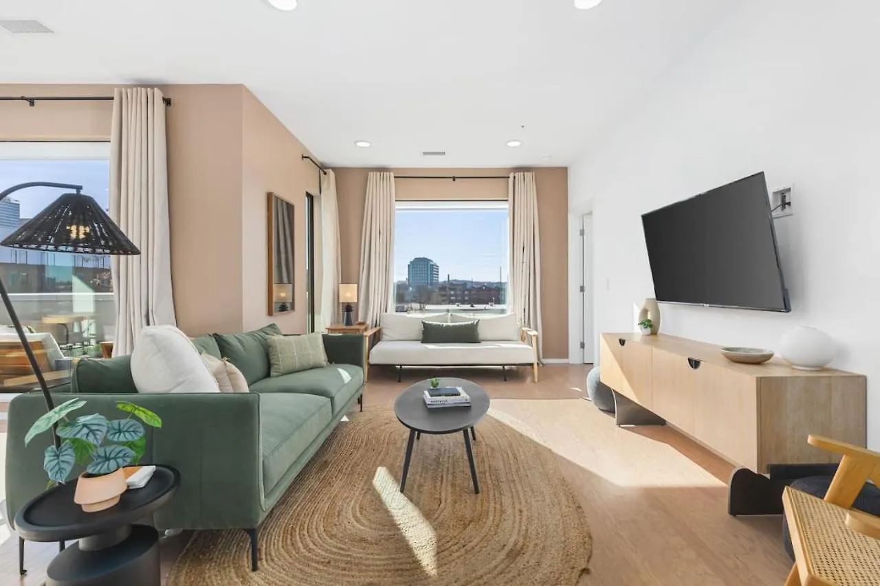 Penthouse With Patio Walk To Downtown 3 Bedrooms 5 Beds Nashville Apartment