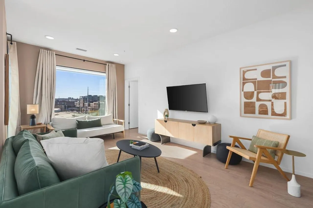 Penthouse With Patio Walk To Downtown 3 Bedrooms 5 Beds Nashville Apartment