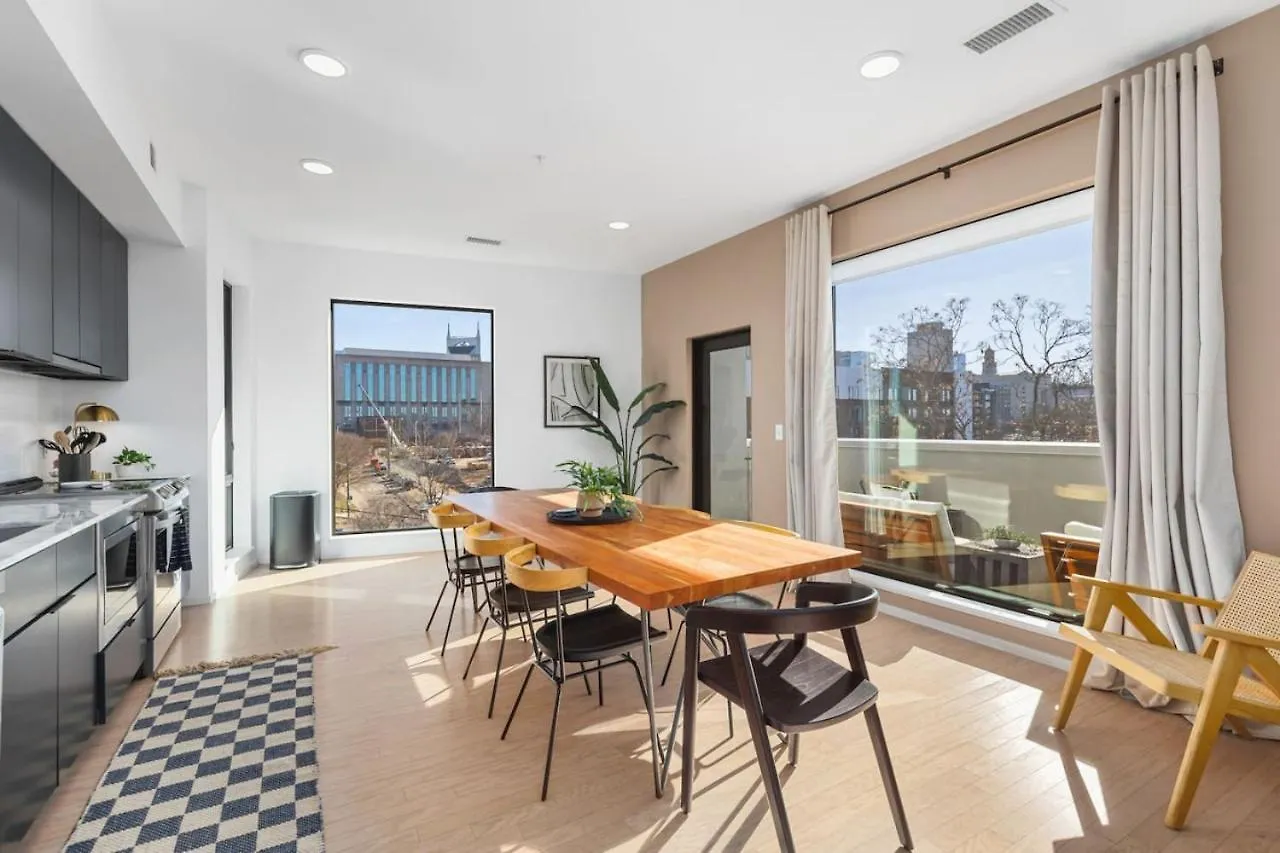 Penthouse With Patio Walk To Downtown 3 Bedrooms 5 Beds Nashville 0*,  United States