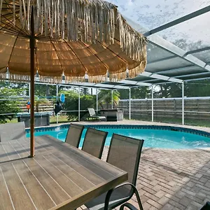 https://spacious-modern-house-private-heated-pool-and-spa.hotelstampa.org